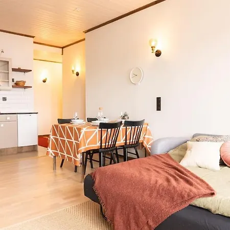 Ihastuttava, Vanha Jugend Talo Joensuun Sydaemessae Йоэнсуу